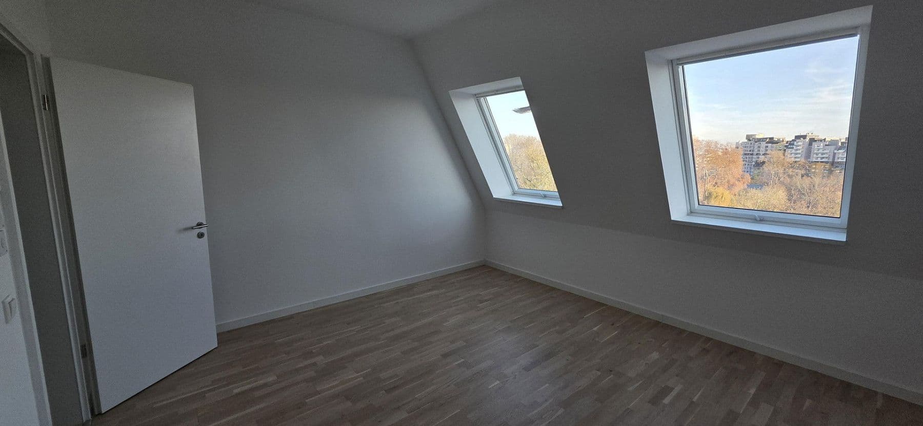 Prenájom bytu 3-izbový 135 m², Carl-Herz-Ufer 3, Berlin, Berlín Prenájom bytu 3-izbový 135 m², Carl-Herz-Ufer 3, Berlin, Berlín