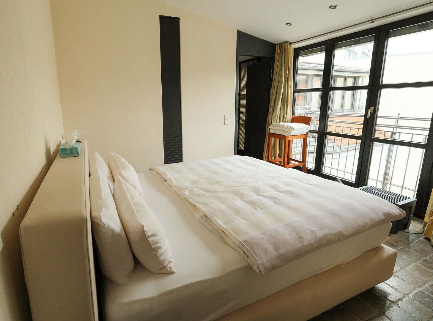 Prenájom bytu 4-izbový 256 m², Berlin, Berlín Prenájom bytu 4-izbový 256 m², Berlin, Berlín