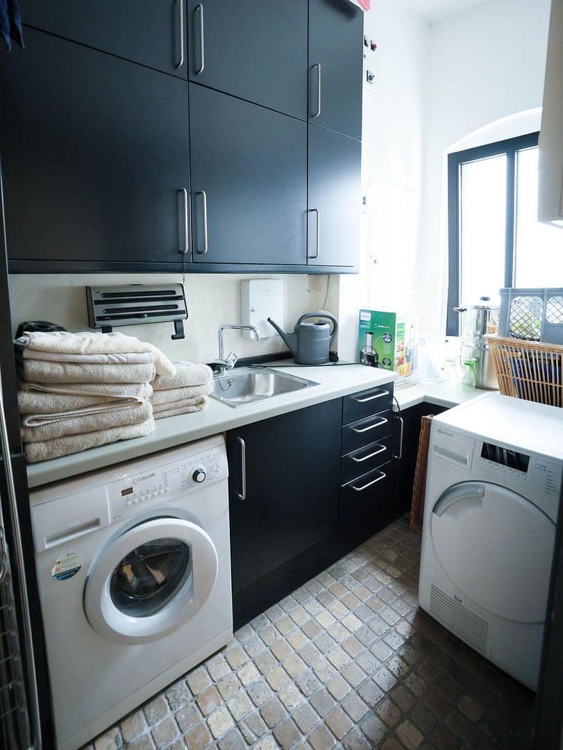 Prenájom bytu 4-izbový 256 m², Berlin, Berlín Prenájom bytu 4-izbový 256 m², Berlin, Berlín