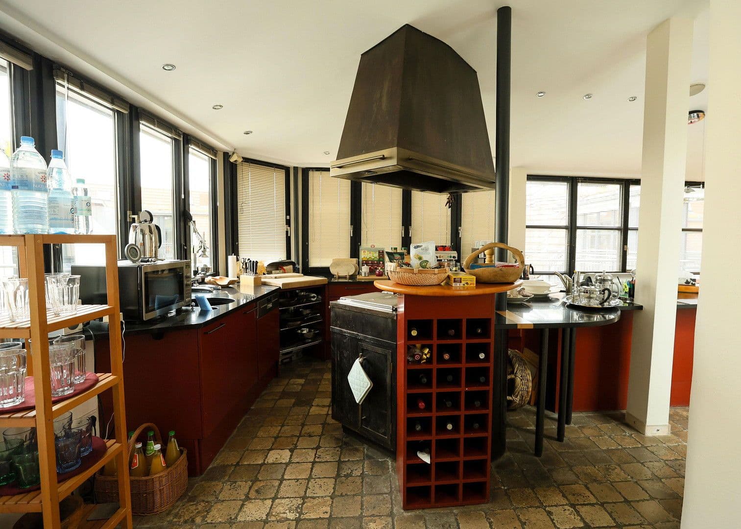 Prenájom bytu 4-izbový 256 m², Berlin, Berlín Prenájom bytu 4-izbový 256 m², Berlin, Berlín