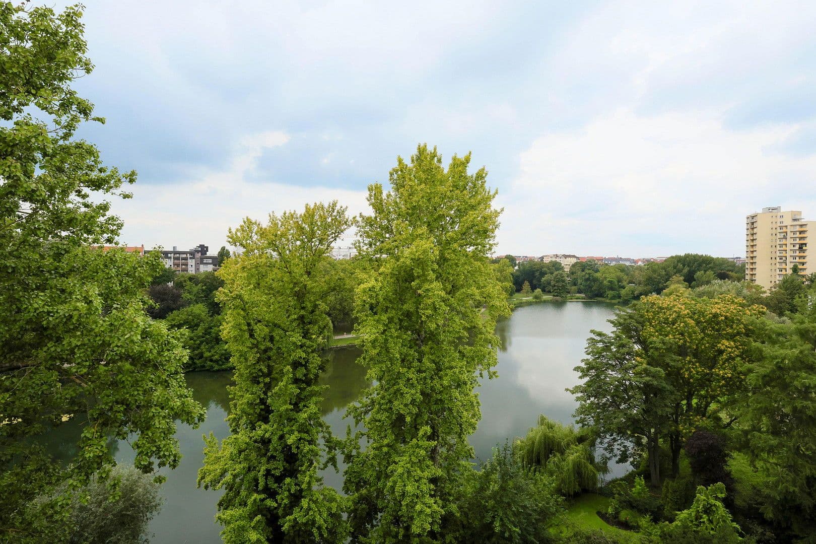 Prenájom bytu 4-izbový 256 m², Berlin, Berlín Prenájom bytu 4-izbový 256 m², Berlin, Berlín