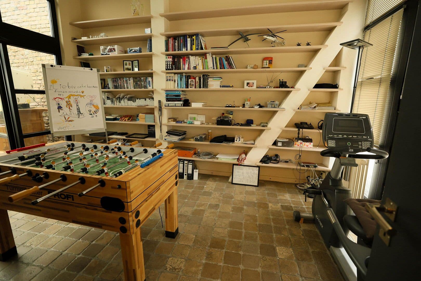 Prenájom bytu 4-izbový 256 m², Berlin, Berlín Prenájom bytu 4-izbový 256 m², Berlin, Berlín