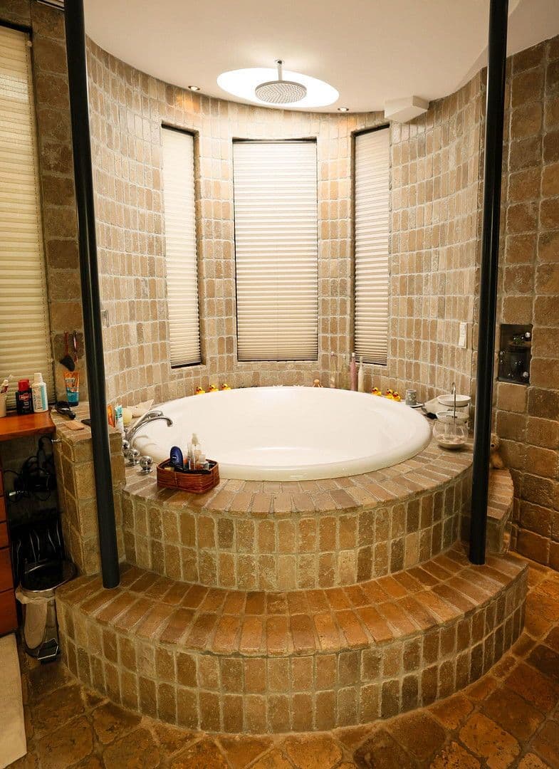 Prenájom bytu 4-izbový 256 m², Berlin, Berlín Prenájom bytu 4-izbový 256 m², Berlin, Berlín