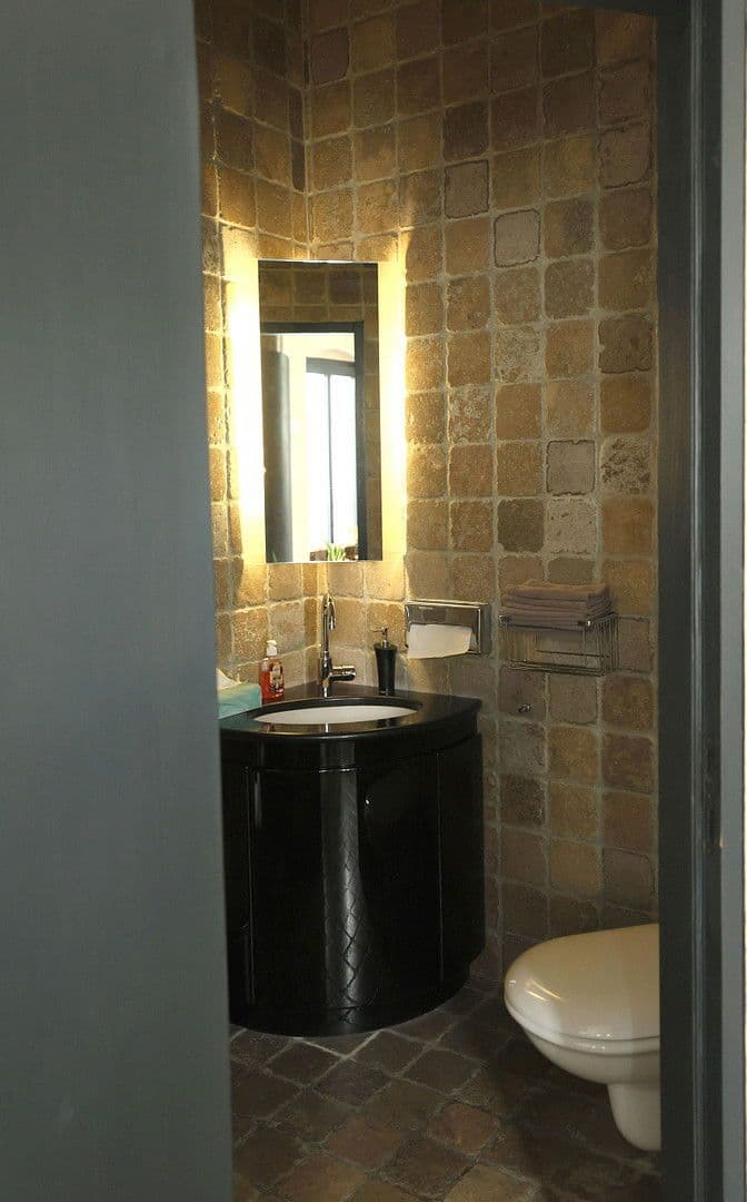 Prenájom bytu 4-izbový 256 m², Berlin, Berlín Prenájom bytu 4-izbový 256 m², Berlin, Berlín