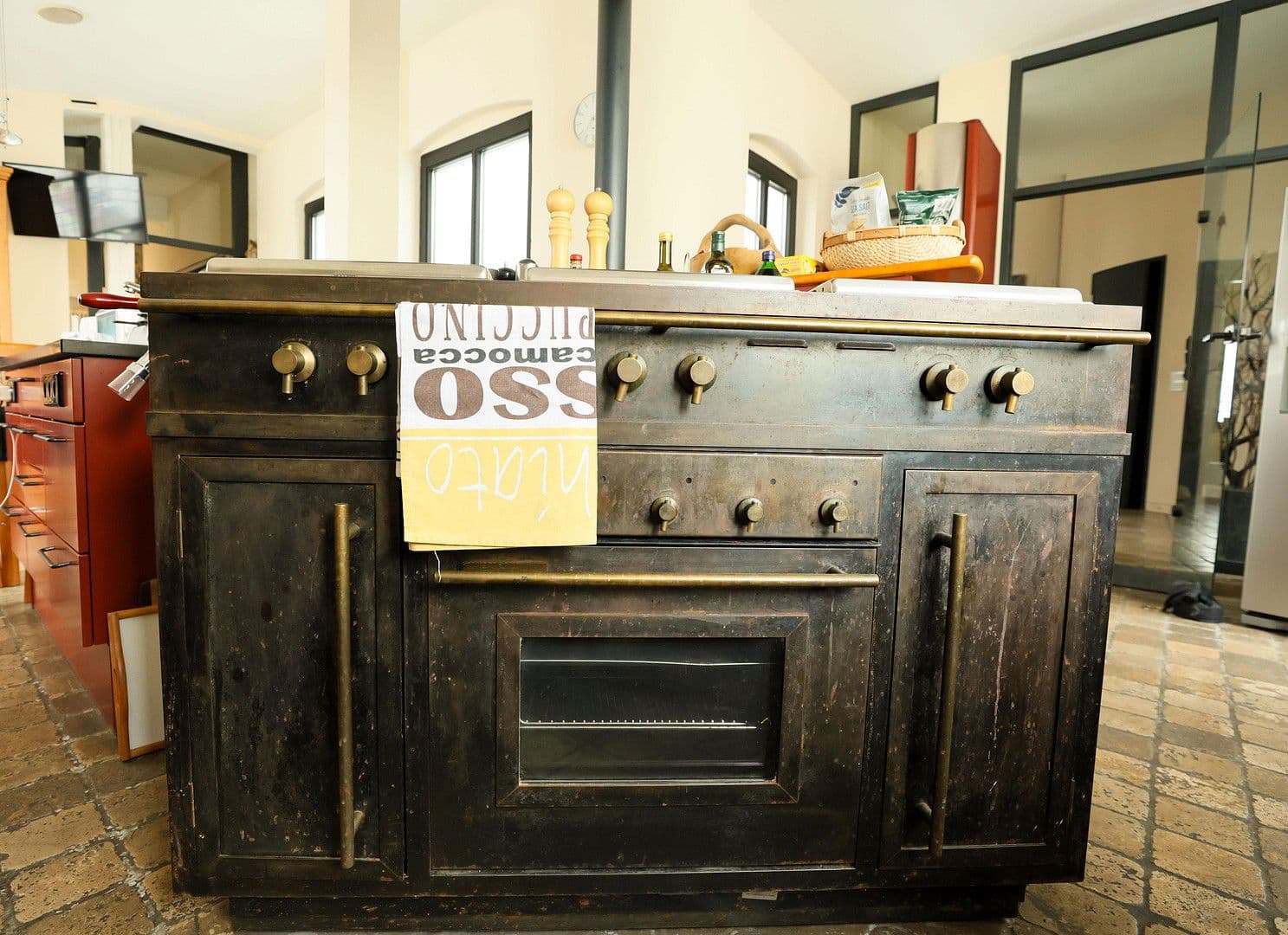 Prenájom bytu 4-izbový 256 m², Berlin, Berlín Prenájom bytu 4-izbový 256 m², Berlin, Berlín