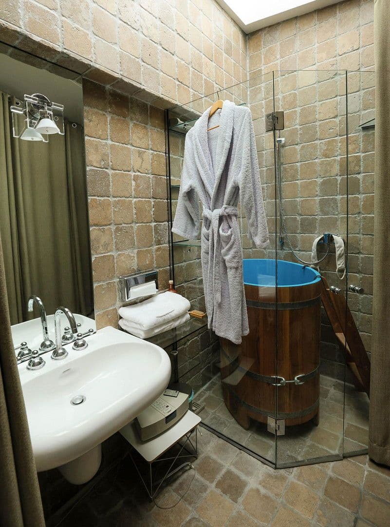 Prenájom bytu 4-izbový 256 m², Berlin, Berlín Prenájom bytu 4-izbový 256 m², Berlin, Berlín