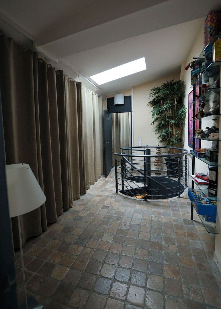 Prenájom bytu 4-izbový 256 m², Berlin, Berlín Prenájom bytu 4-izbový 256 m², Berlin, Berlín