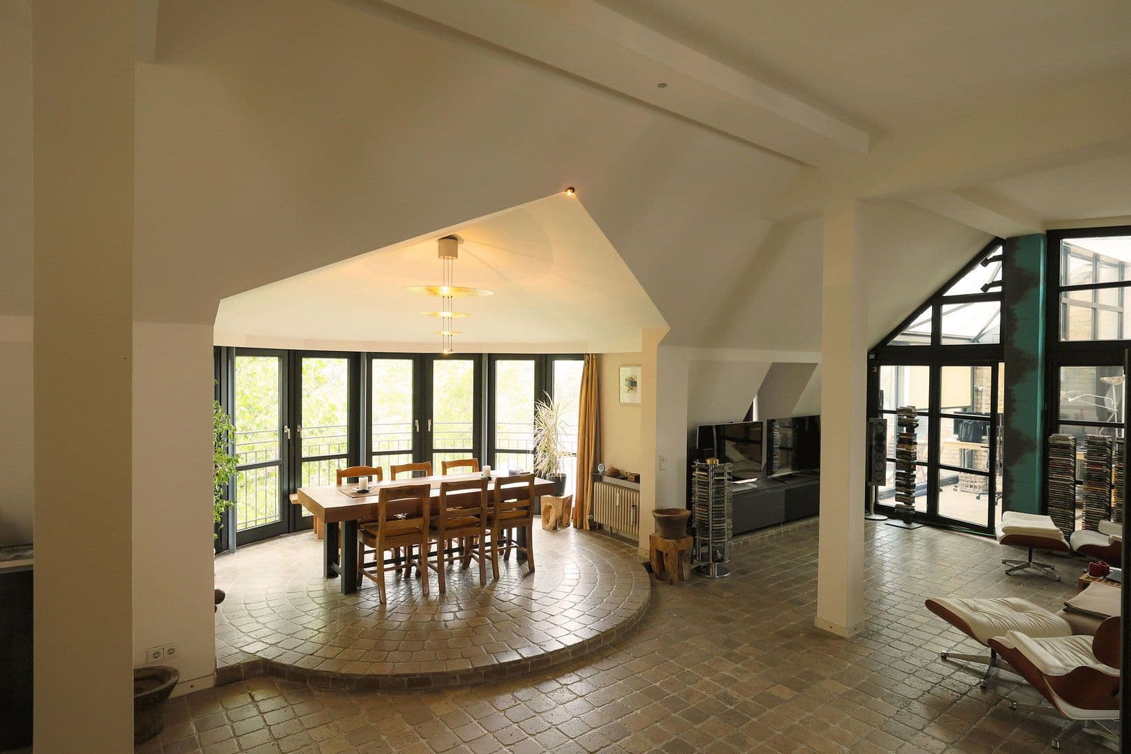 Prenájom bytu 4-izbový 256 m², Berlin, Berlín Prenájom bytu 4-izbový 256 m², Berlin, Berlín