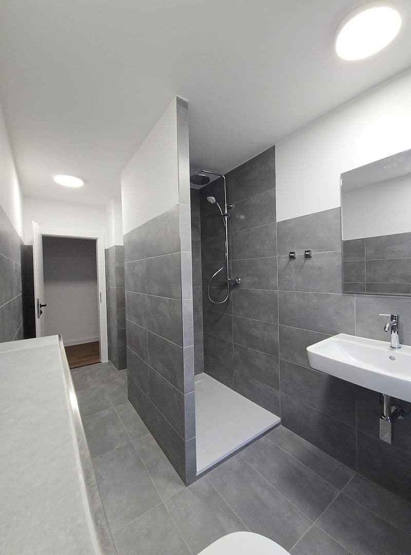 Prenájom bytu 4-izbový 95 m², Ulrideshuser Straße 30, Göttingen, Dolné Sasko Prenájom bytu 4-izbový 95 m², Ulrideshuser Straße 30, Göttingen, Dolné Sasko