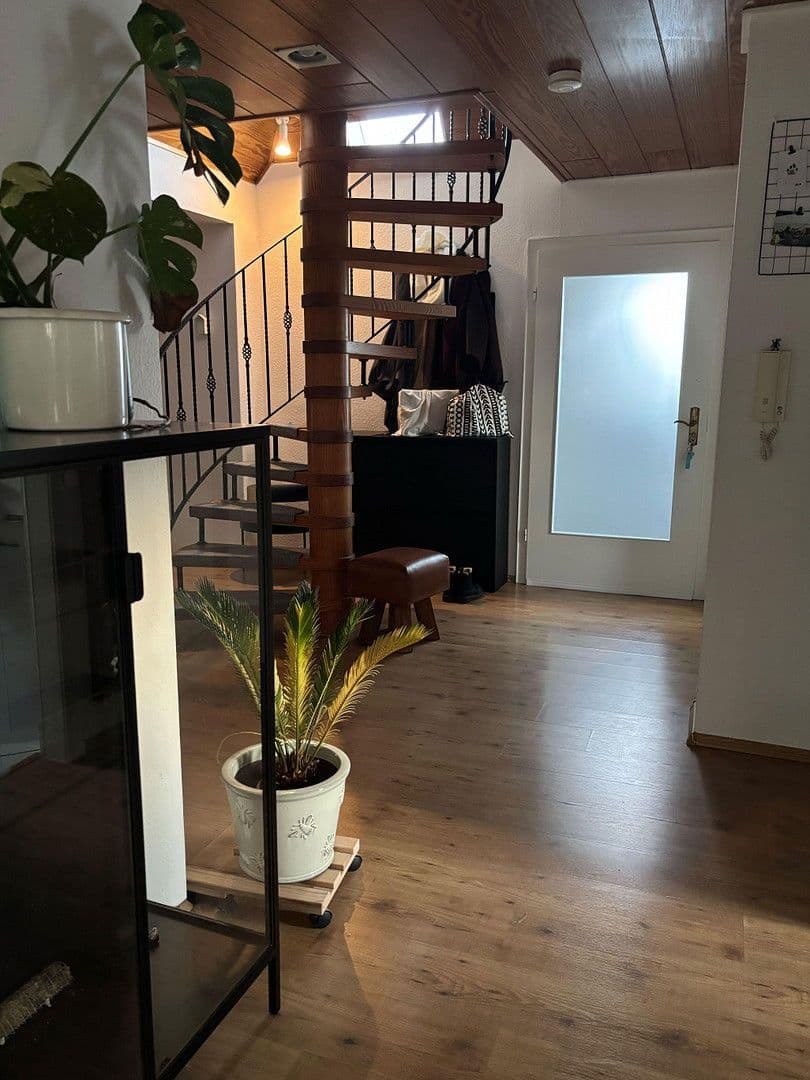 Prenájom bytu 2-izbový 90 m², Lutherstraße 8, Osnabrück, Dolné Sasko Prenájom bytu 2-izbový 90 m², Lutherstraße 8, Osnabrück, Dolné Sasko