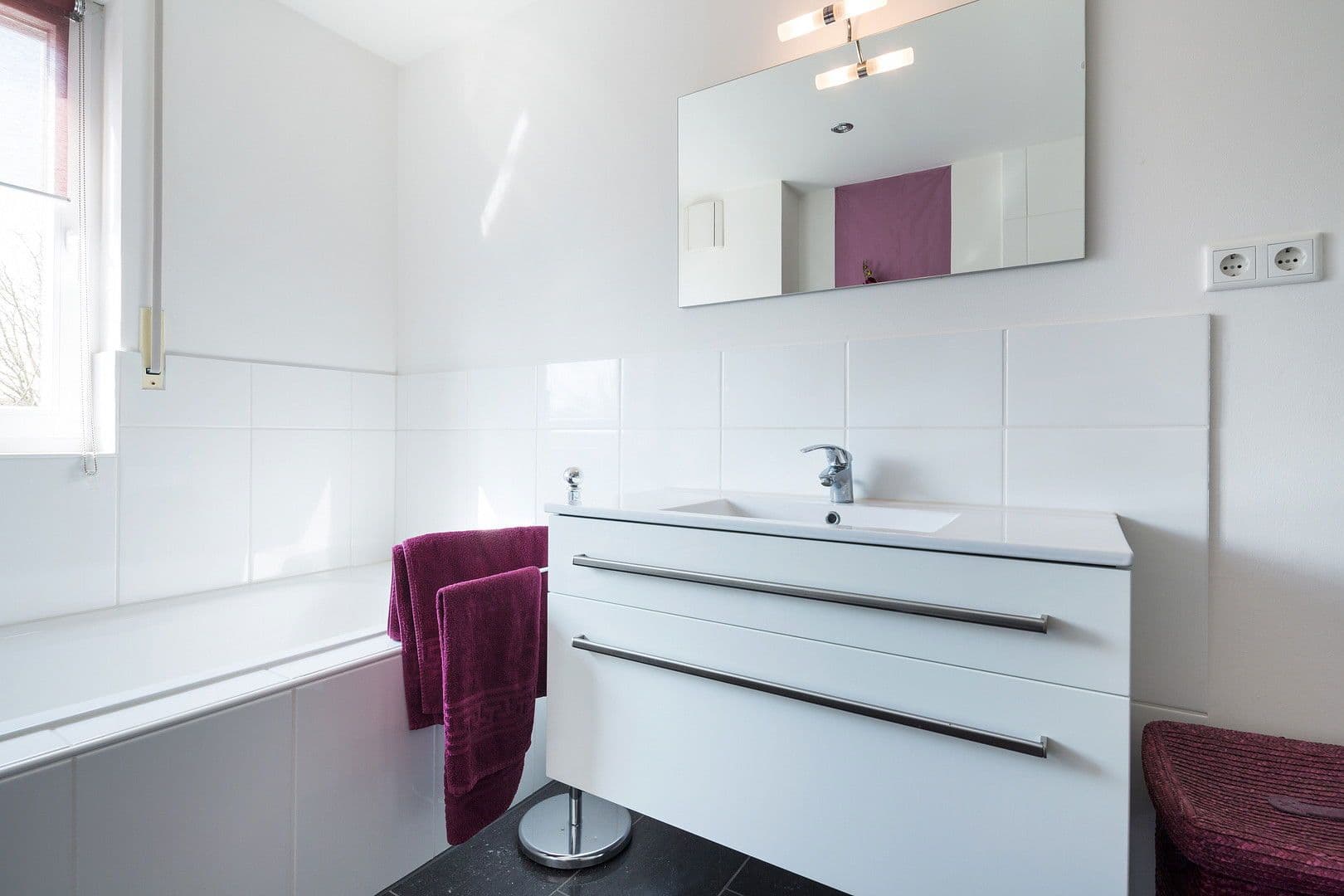 Prenájom bytu 2-izbový 60 m², Düsseldorf, Severné Porýnie - Westfálsko Prenájom bytu 2-izbový 60 m², Düsseldorf, Severné Porýnie - Westfálsko