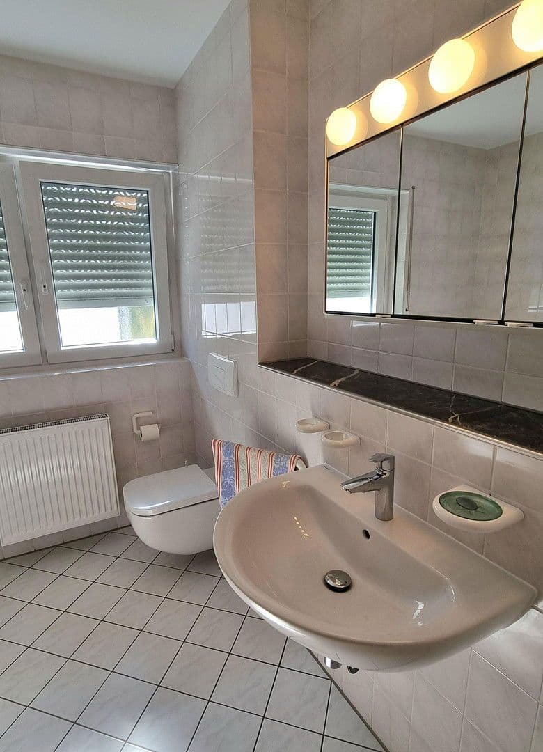 Prenájom bytu 3-izbový 119 m², Bochum, Severné Porýnie - Westfálsko Prenájom bytu 3-izbový 119 m², Bochum, Severné Porýnie - Westfálsko