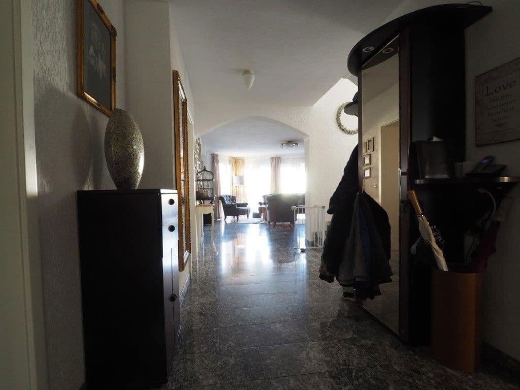 Predaj domu 386 m², pozemek 473 m², Niefern-Öschelbronn, Bádensko-Wurttembersko Predaj domu 386 m², pozemek 473 m², Niefern-Öschelbronn, Bádensko-Wurttembersko