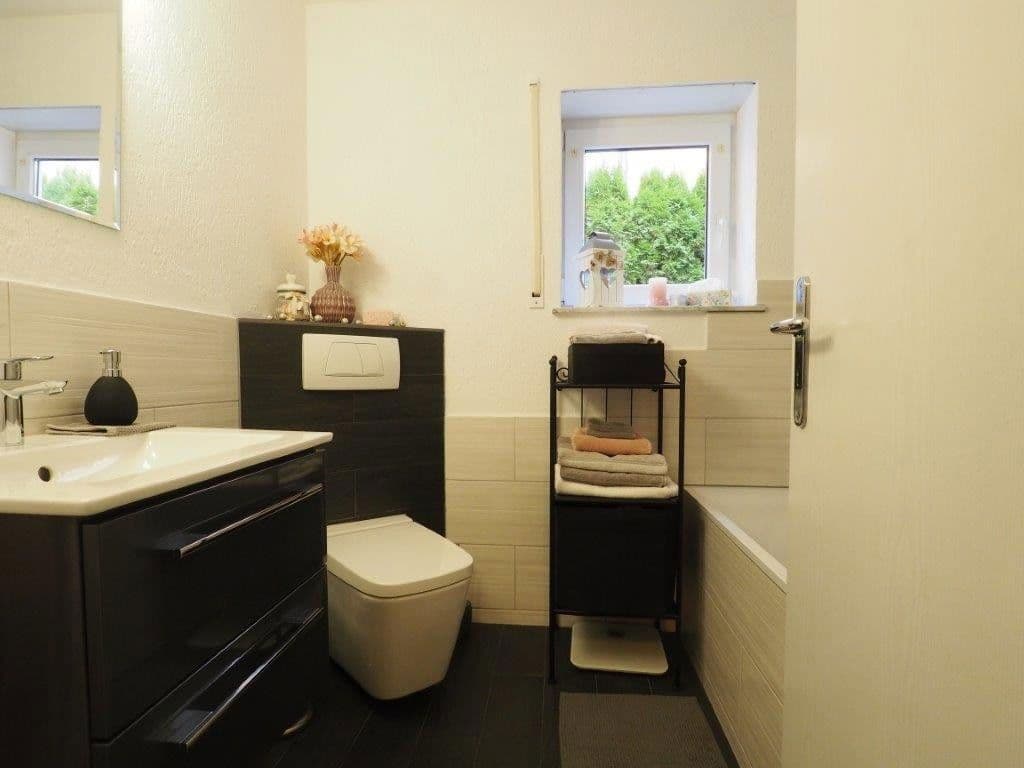 Predaj domu 386 m², pozemek 473 m², Niefern-Öschelbronn, Bádensko-Wurttembersko Predaj domu 386 m², pozemek 473 m², Niefern-Öschelbronn, Bádensko-Wurttembersko