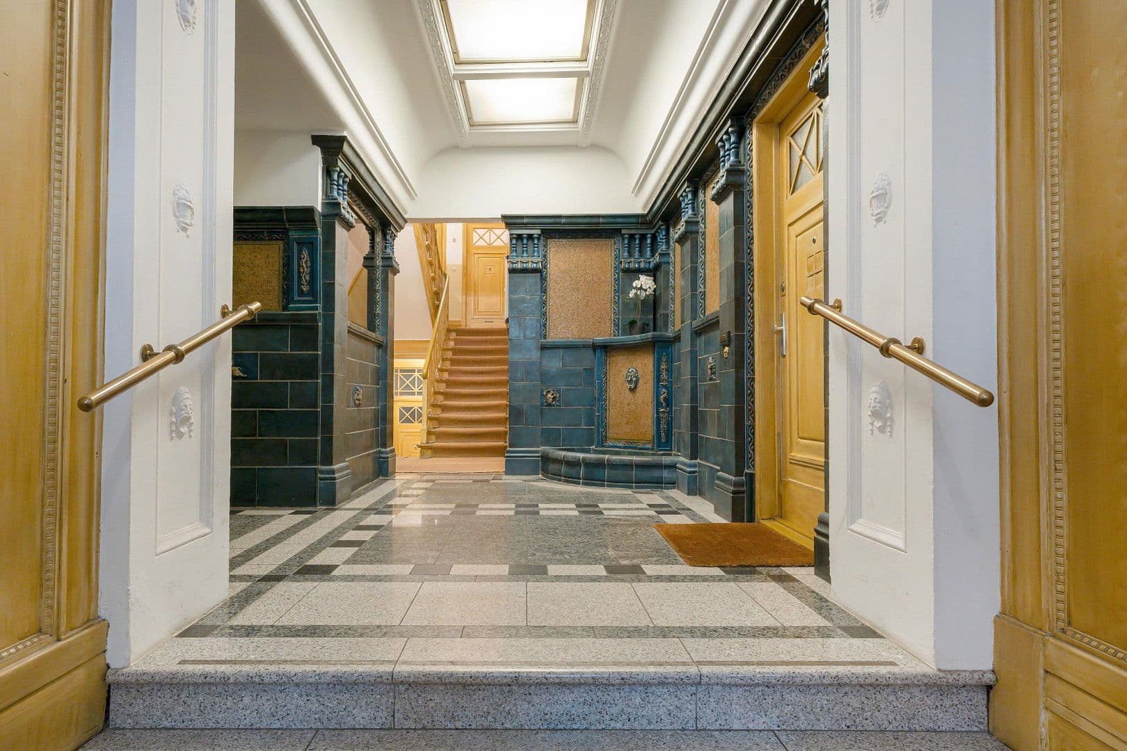 Predaj bytu 5-izbový 160 m², Berlin, Berlín Predaj bytu 5-izbový 160 m², Berlin, Berlín