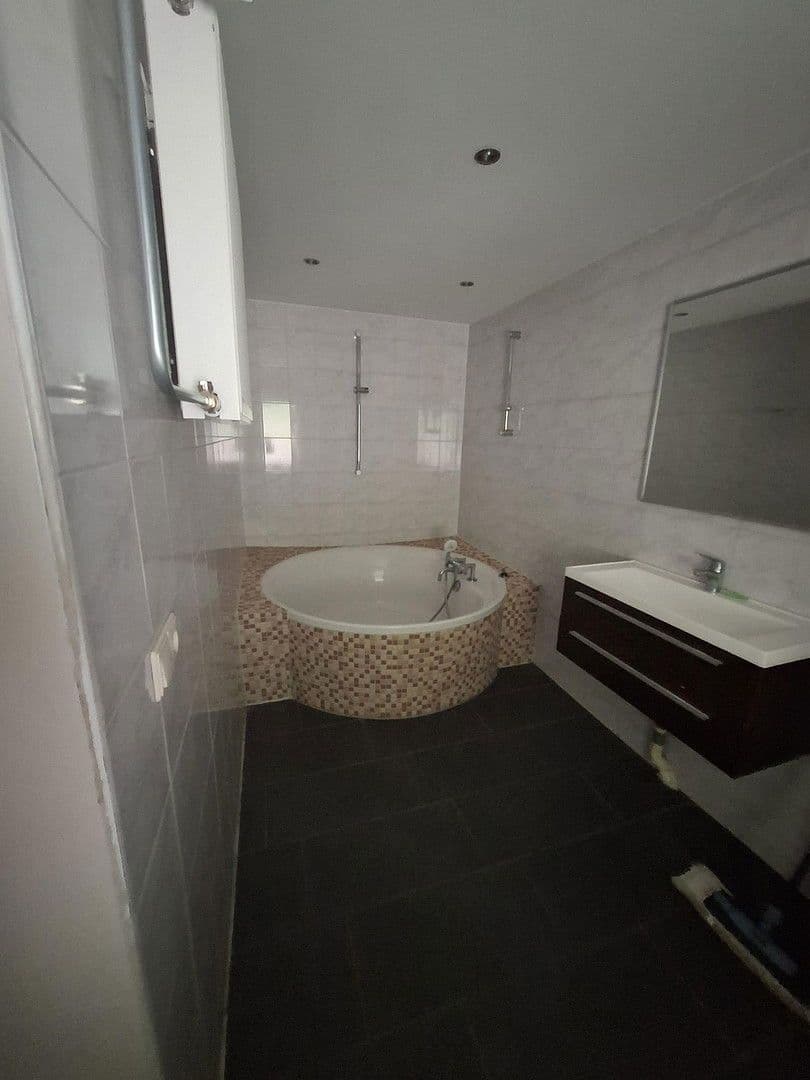 Prenájom bytu 3-izbový 131 m², Alte Blankenburger Str. 3, Thale, Sasko-Anhaltsko Prenájom bytu 3-izbový 131 m², Alte Blankenburger Str. 3, Thale, Sasko-Anhaltsko