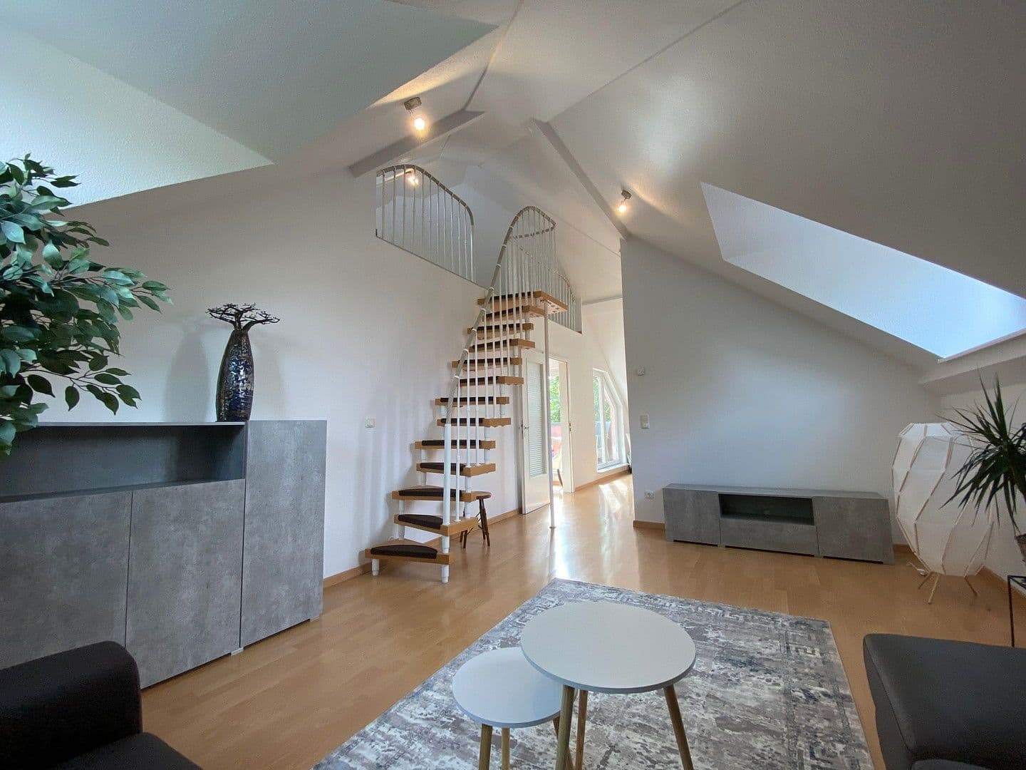 Predaj domu 357 m², pozemek 573 m², Falkensee, Brandenbursko Predaj domu 357 m², pozemek 573 m², Falkensee, Brandenbursko