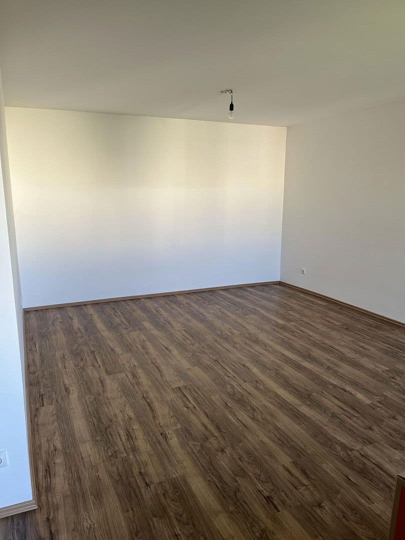 Prenájom bytu 3-izbový 90 m², Mozartstraße 69, Erlangen, Bavorsko Prenájom bytu 3-izbový 90 m², Mozartstraße 69, Erlangen, Bavorsko