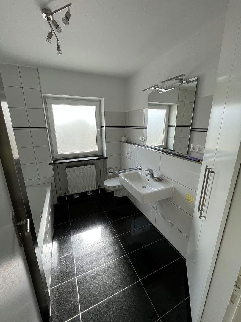 Prenájom bytu 3-izbový 90 m², Mozartstraße 69, Erlangen, Bavorsko Prenájom bytu 3-izbový 90 m², Mozartstraße 69, Erlangen, Bavorsko