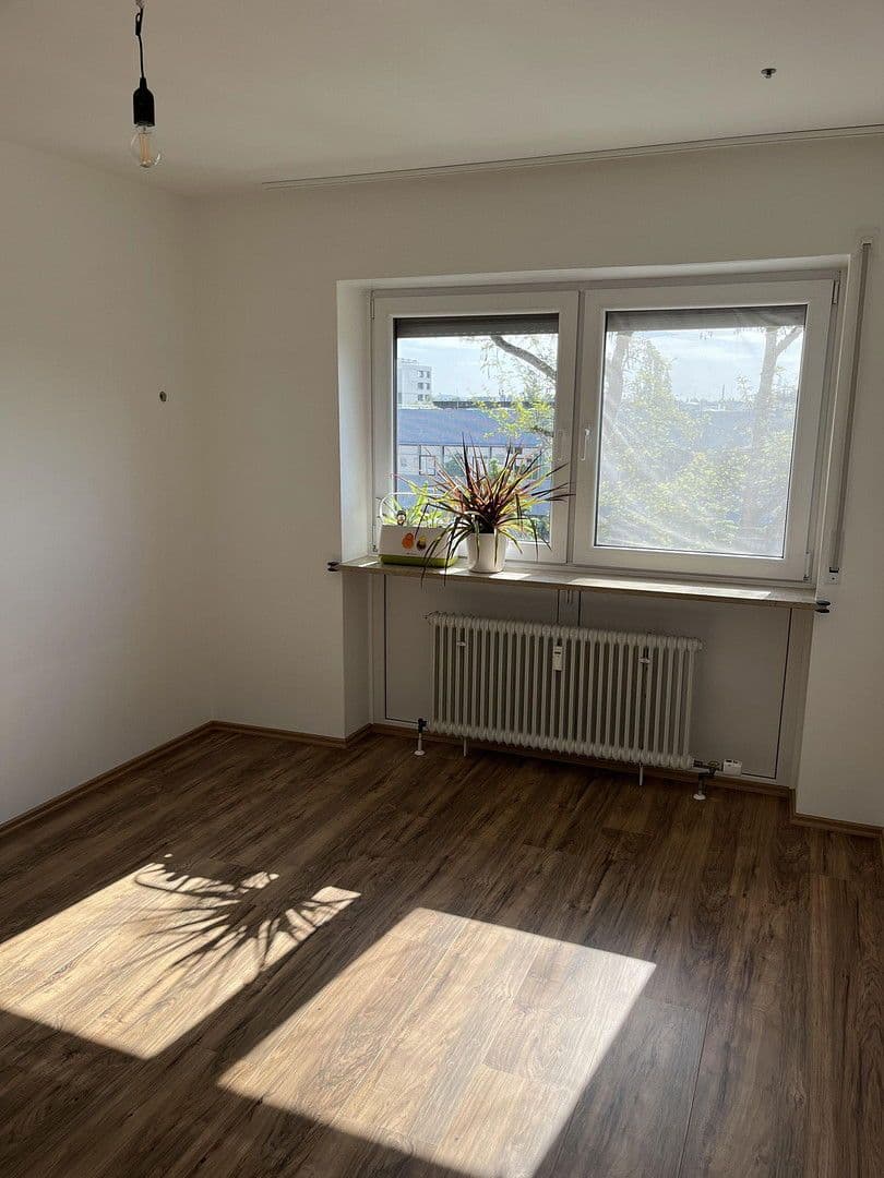 Prenájom bytu 3-izbový 90 m², Mozartstraße 69, Erlangen, Bavorsko Prenájom bytu 3-izbový 90 m², Mozartstraße 69, Erlangen, Bavorsko