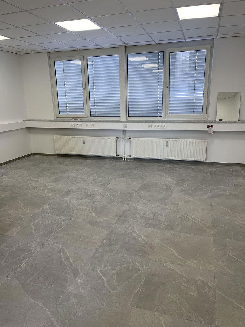 Prenájom kancelárie 395 m², Englmannstraße 2, München, Bavorsko Prenájom kancelárie 395 m², Englmannstraße 2, München, Bavorsko