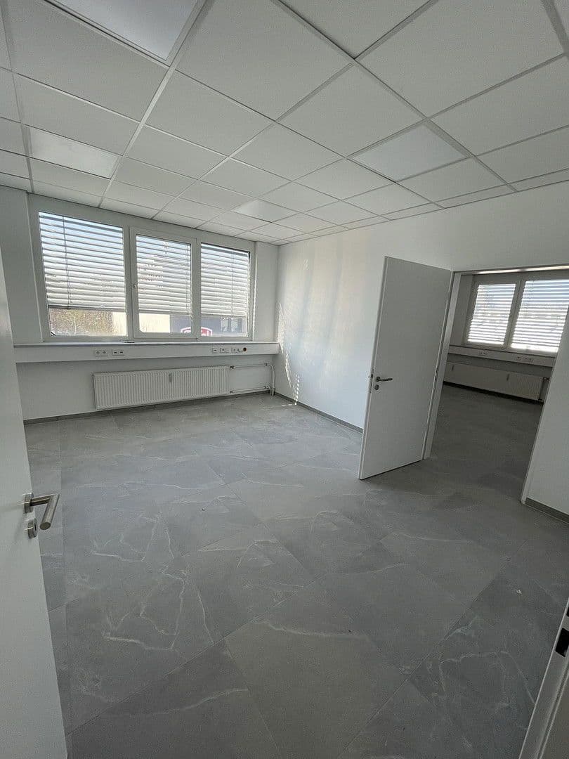 Prenájom kancelárie 395 m², Englmannstraße 2, München, Bavorsko Prenájom kancelárie 395 m², Englmannstraße 2, München, Bavorsko