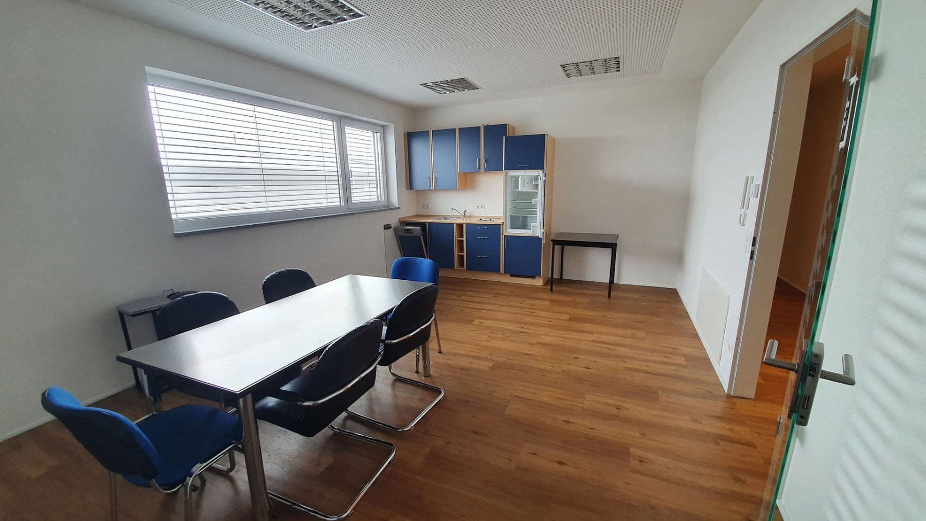 Prenájom kancelárie 345 m², Pfaffenweg 22, Neu-Ulm, Bavorsko Prenájom kancelárie 345 m², Pfaffenweg 22, Neu-Ulm, Bavorsko