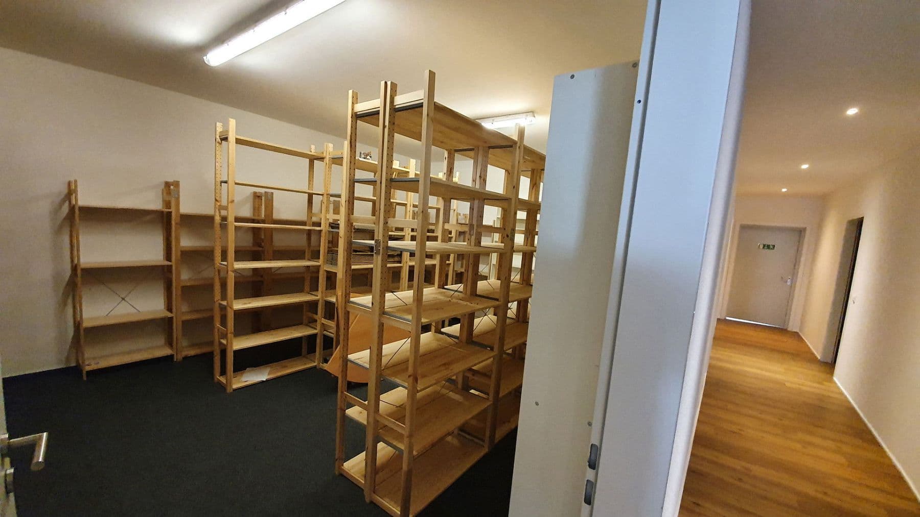 Prenájom kancelárie 345 m², Pfaffenweg 22, Neu-Ulm, Bavorsko Prenájom kancelárie 345 m², Pfaffenweg 22, Neu-Ulm, Bavorsko