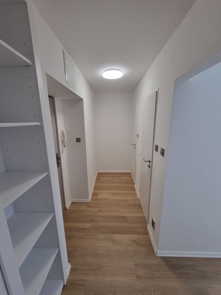 Prenájom bytu 1-izbový 40 m², Bukovany, Karlovarský kraj Prenájom bytu 1-izbový 40 m², Bukovany, Karlovarský kraj