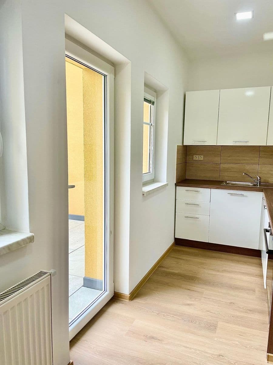 Prenájom bytu 3-izbový 80 m², Staškova, Liberec, Liberecký kraj Prenájom bytu 3-izbový 80 m², Staškova, Liberec, Liberecký kraj