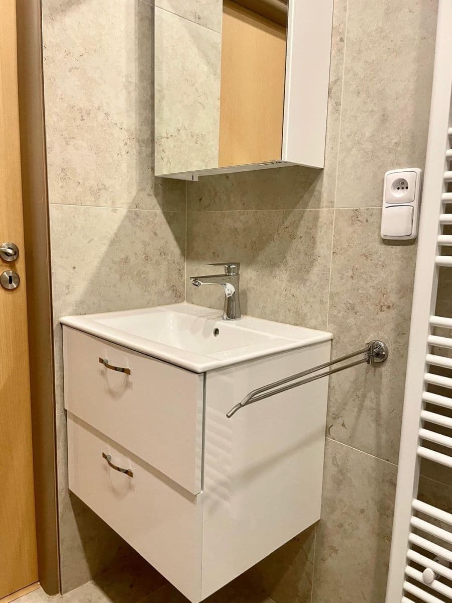 Prenájom bytu 3-izbový 80 m², Staškova, Liberec, Liberecký kraj Prenájom bytu 3-izbový 80 m², Staškova, Liberec, Liberecký kraj