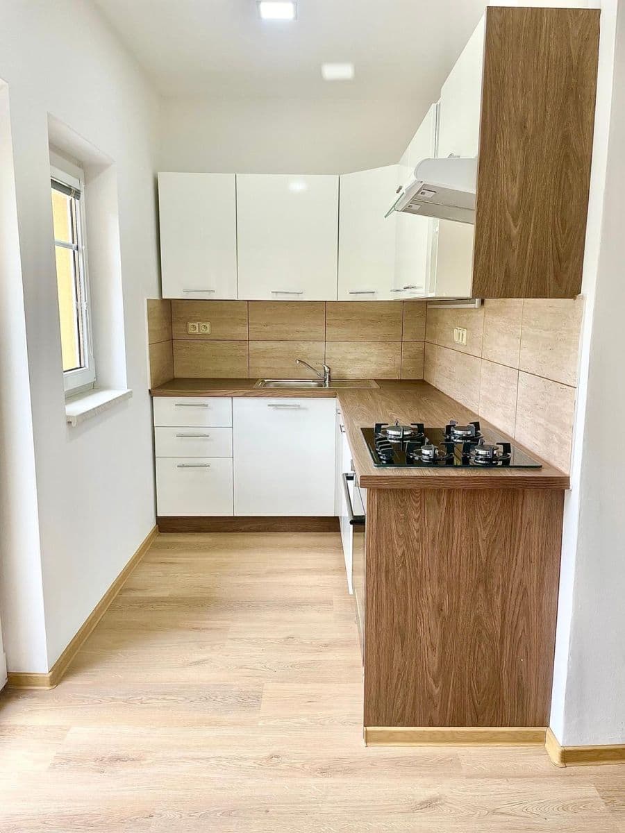 Prenájom bytu 3-izbový 80 m², Staškova, Liberec, Liberecký kraj Prenájom bytu 3-izbový 80 m², Staškova, Liberec, Liberecký kraj
