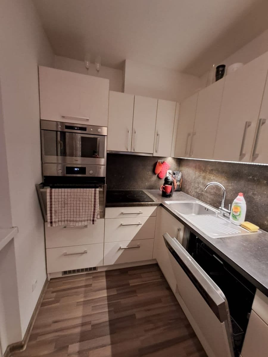 Prenájom bytu 60 m², Na Drážce, Pardubice, Pardubický kraj Prenájom bytu 60 m², Na Drážce, Pardubice, Pardubický kraj