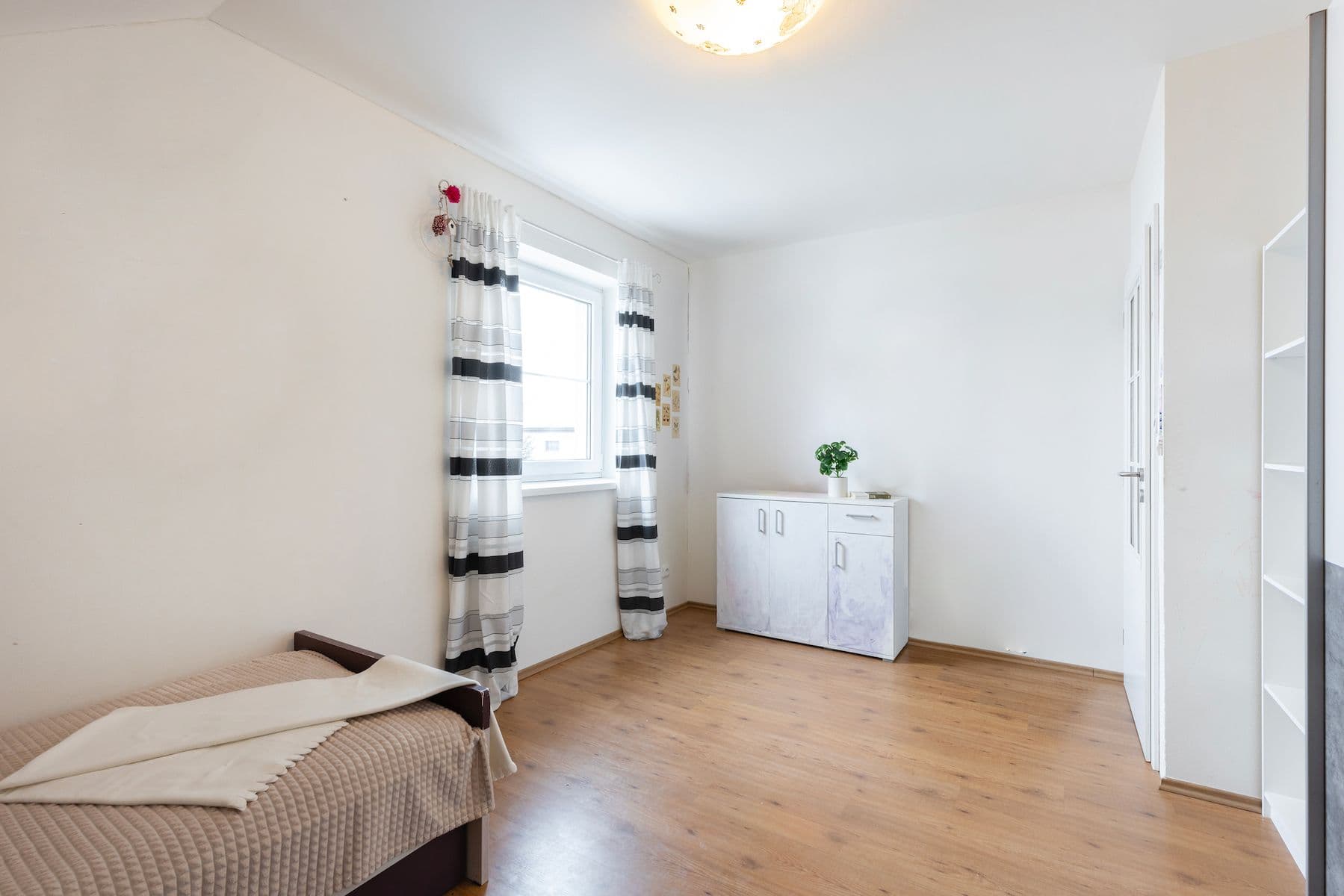 Predaj bytu 4-izbový 129 m², K Vidouši, Unhošť, Středočeský kraj Predaj bytu 4-izbový 129 m², K Vidouši, Unhošť, Středočeský kraj