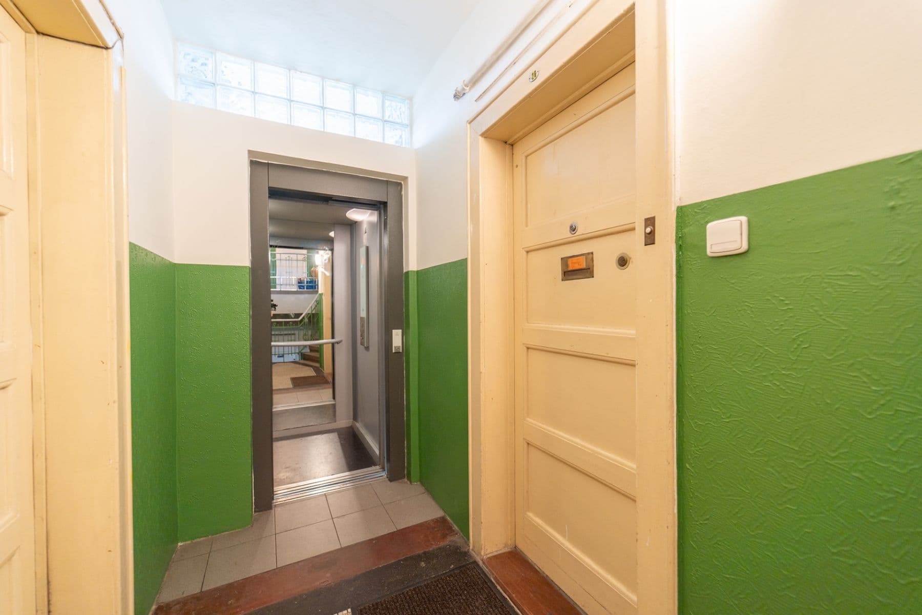 Prenájom bytu 2-izbový 56 m², Viklefova, Praha, Praha Prenájom bytu 2-izbový 56 m², Viklefova, Praha, Praha