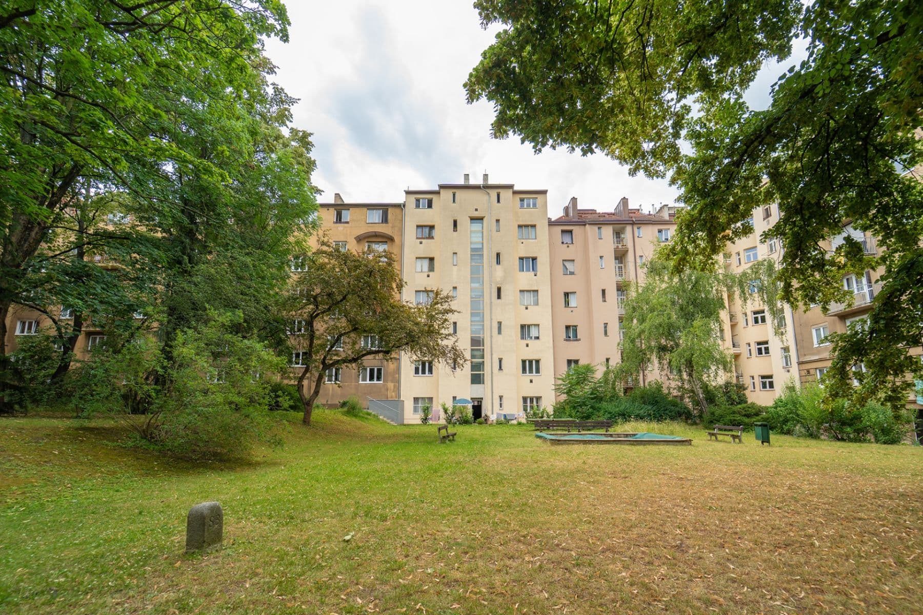 Prenájom bytu 2-izbový 56 m², Viklefova, Praha, Praha Prenájom bytu 2-izbový 56 m², Viklefova, Praha, Praha