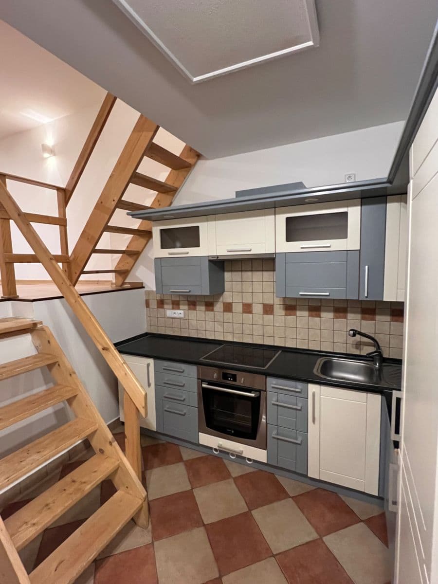 Prenájom bytu 2-izbový 56 m², Viklefova, Praha, Praha Prenájom bytu 2-izbový 56 m², Viklefova, Praha, Praha