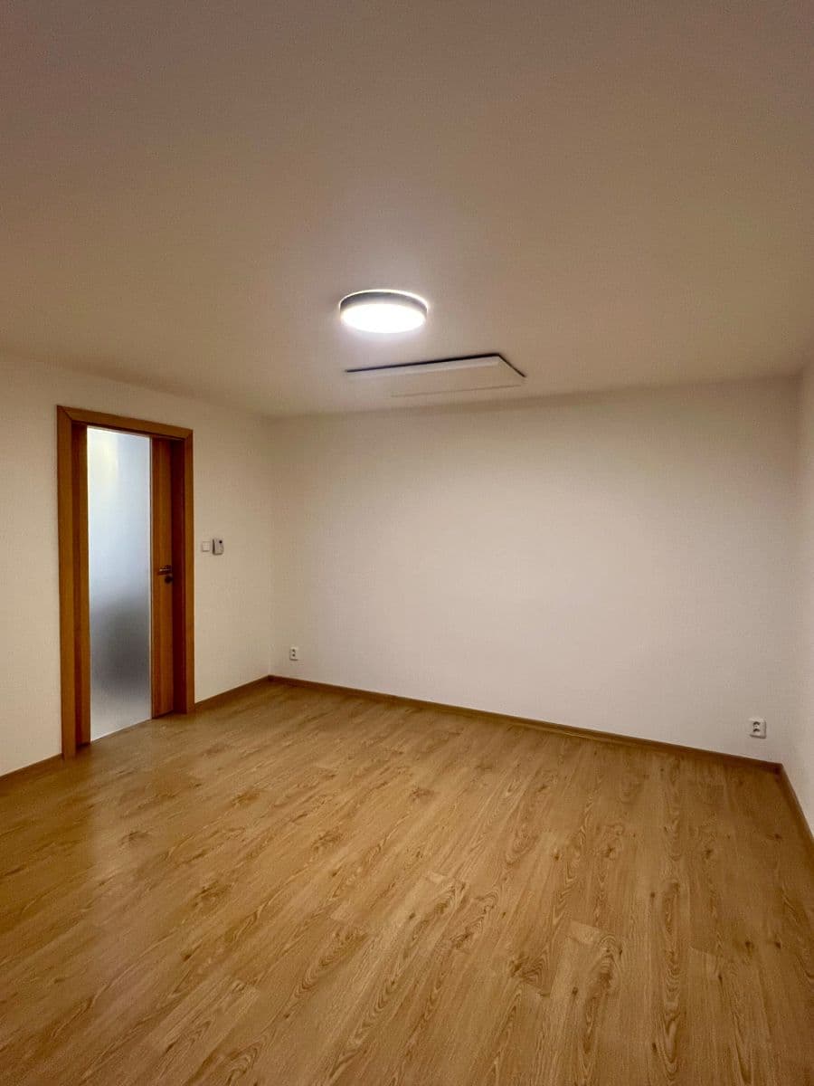 Prenájom bytu 2-izbový 56 m², Viklefova, Praha, Praha Prenájom bytu 2-izbový 56 m², Viklefova, Praha, Praha