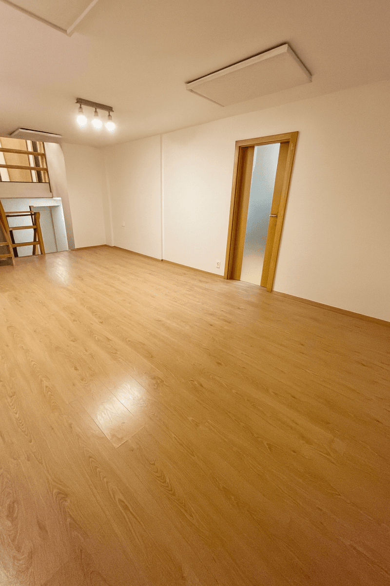 Prenájom bytu 2-izbový 56 m², Viklefova, Praha, Praha Prenájom bytu 2-izbový 56 m², Viklefova, Praha, Praha