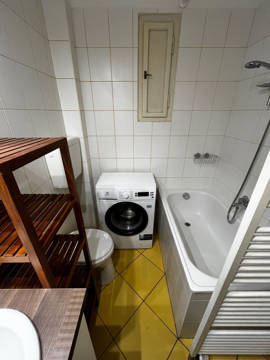 Prenájom bytu 1-izbový 42 m², Puškinovo náměstí, Praha, Praha Prenájom bytu 1-izbový 42 m², Puškinovo náměstí, Praha, Praha