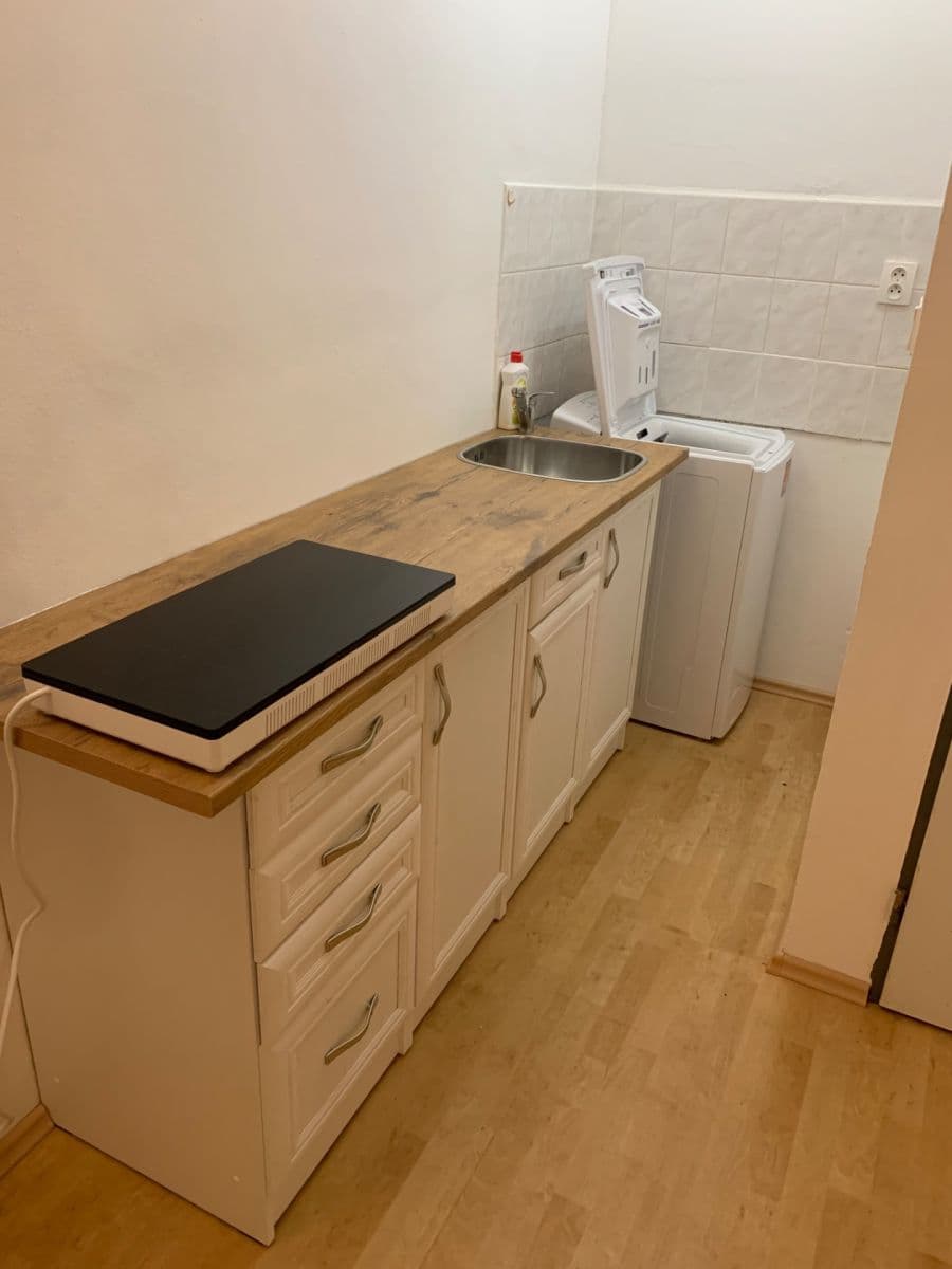 Prenájom bytu 1-izbový 27 m², Hartigova, Praha, Praha Prenájom bytu 1-izbový 27 m², Hartigova, Praha, Praha