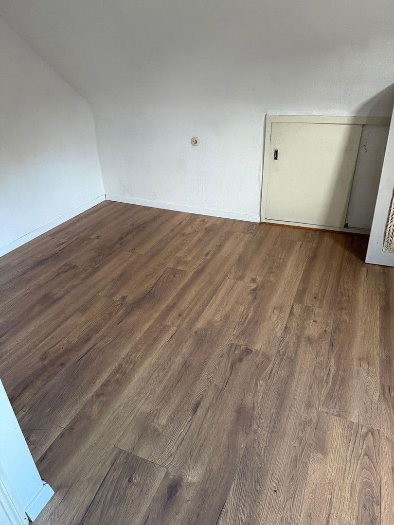 Predaj domu 199 m², pozemek 302 m², Weinstadt, Bádensko-Wurttembersko Predaj domu 199 m², pozemek 302 m², Weinstadt, Bádensko-Wurttembersko