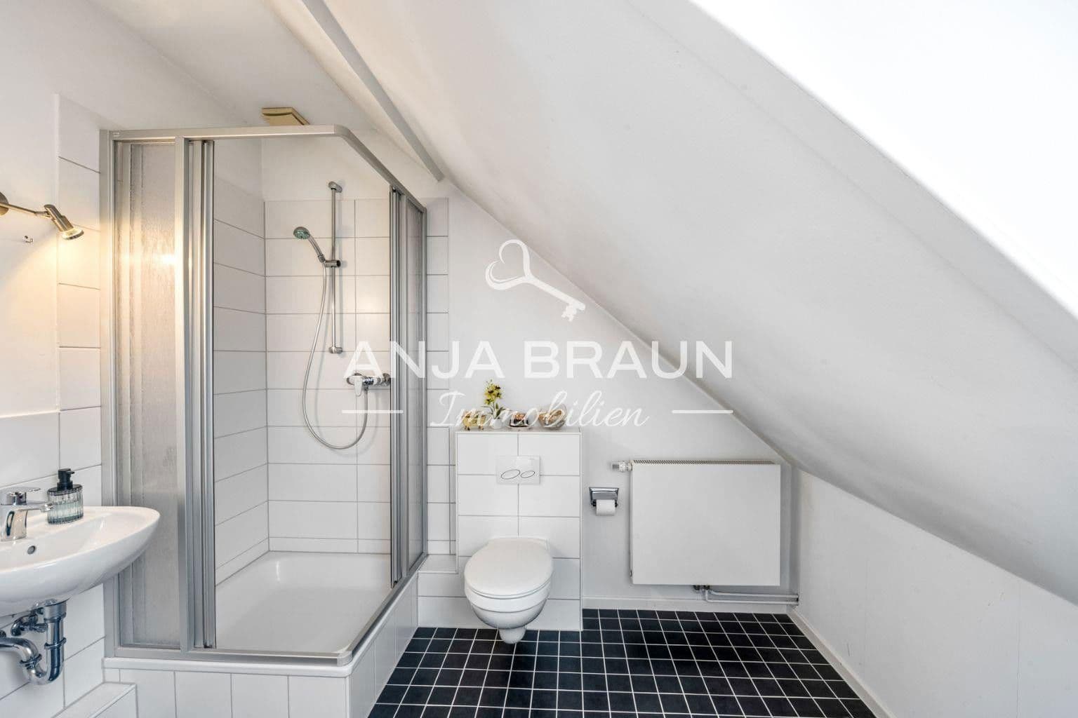 Prenájom domu 122 m², pozemek 150 m², Halstenbek, Šlezvicko-Holštajnsko Prenájom domu 122 m², pozemek 150 m², Halstenbek, Šlezvicko-Holštajnsko