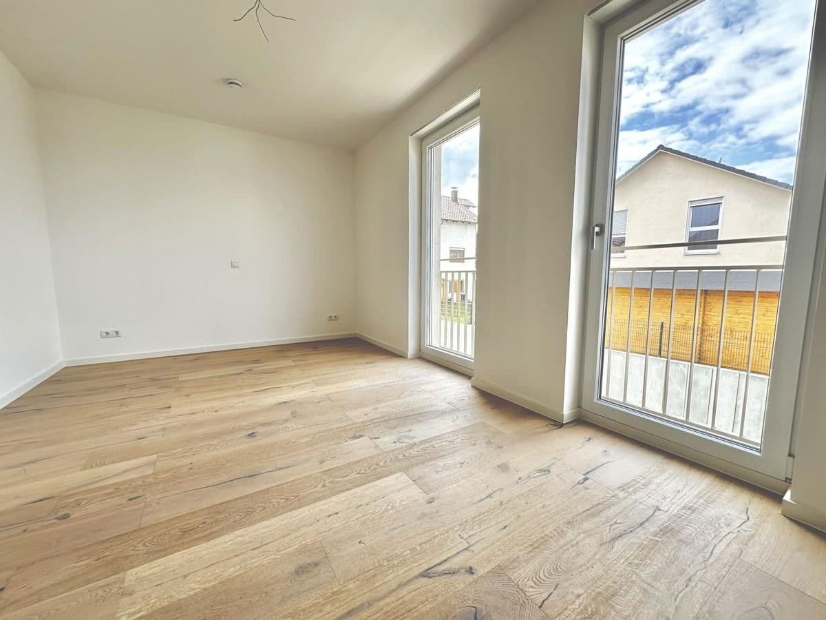 Prenájom bytu 3-izbový 100 m², Kieselbronn, Bádensko-Wurttembersko Prenájom bytu 3-izbový 100 m², Kieselbronn, Bádensko-Wurttembersko