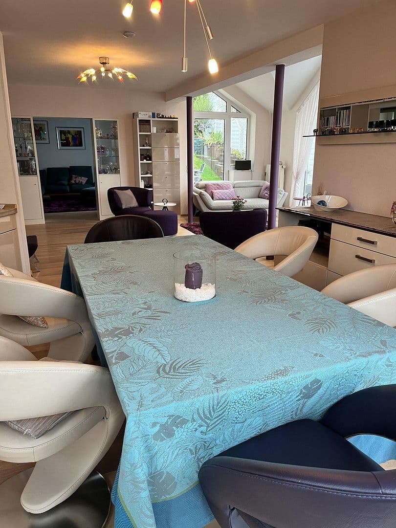 Predaj domu 237 m², pozemek 525 m², Ingelheim am Rhein, Porýnie-Falcko Predaj domu 237 m², pozemek 525 m², Ingelheim am Rhein, Porýnie-Falcko