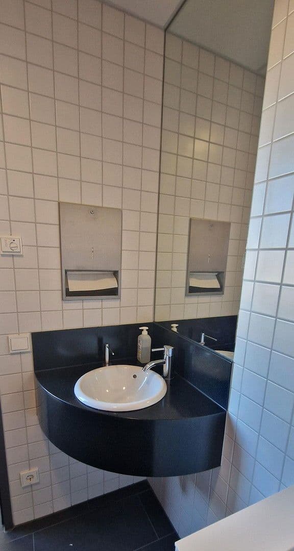 Prenájom kancelárie 380 m², Dieselstr. 10, Ditzingen, Bádensko-Wurttembersko Prenájom kancelárie 380 m², Dieselstr. 10, Ditzingen, Bádensko-Wurttembersko