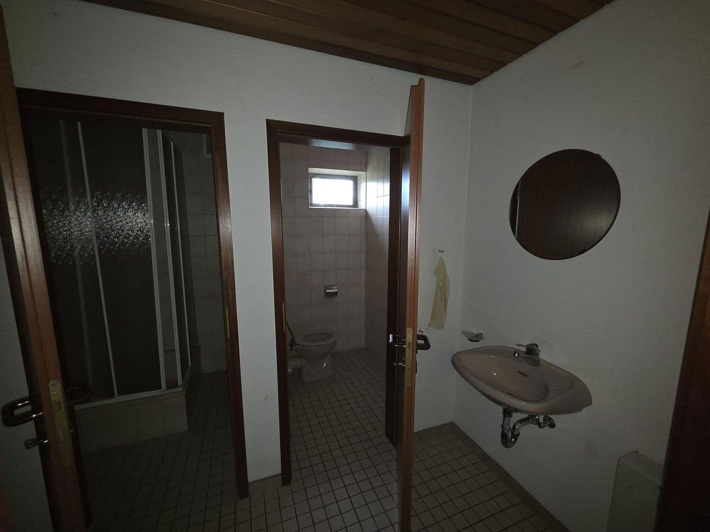 Prenájom kancelárie 140 m², Hauptstr. 68, Beuren (Hochwald), Porýnie-Falcko Prenájom kancelárie 140 m², Hauptstr. 68, Beuren (Hochwald), Porýnie-Falcko