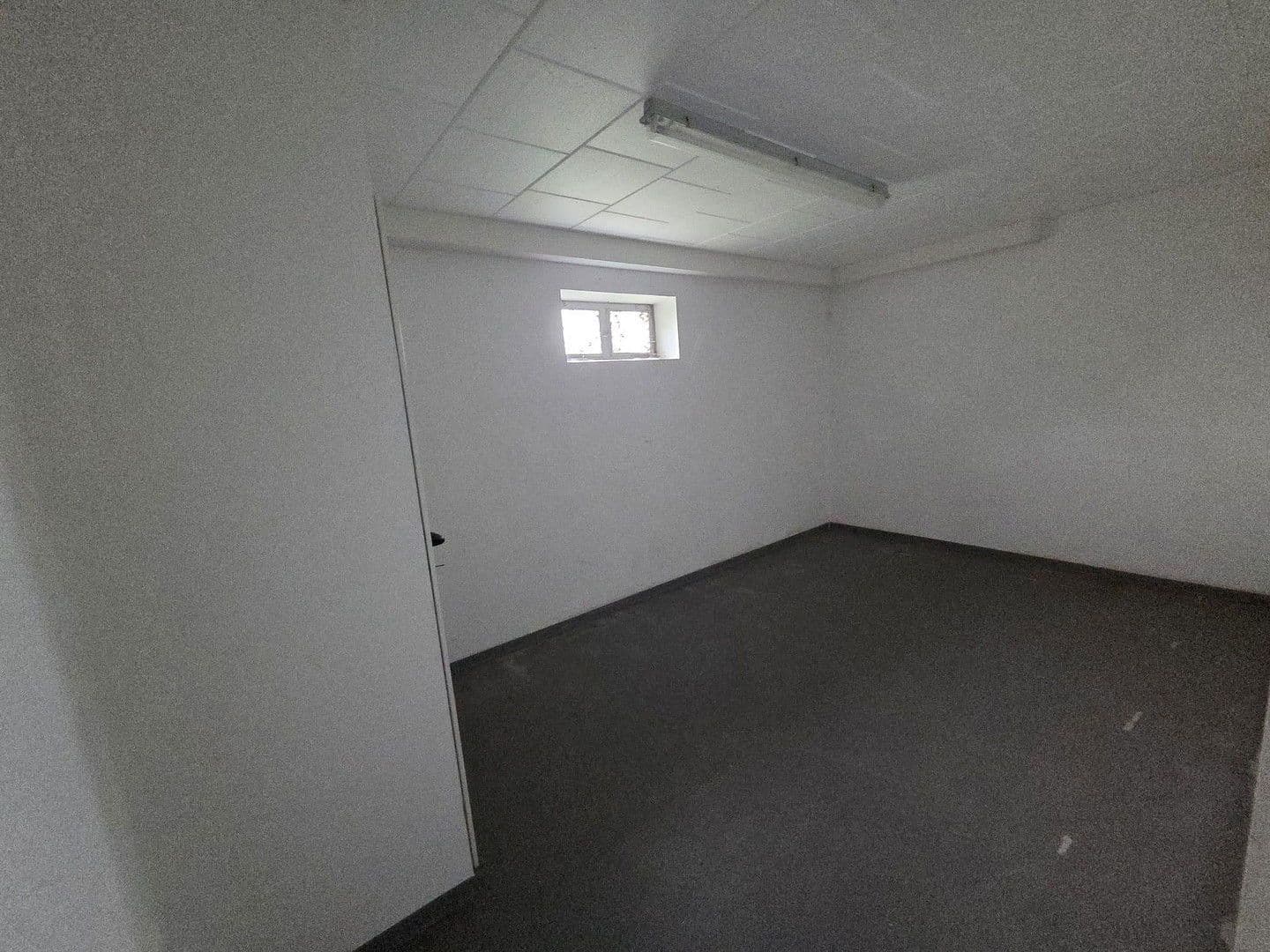 Prenájom kancelárie 140 m², Hauptstr. 68, Beuren (Hochwald), Porýnie-Falcko Prenájom kancelárie 140 m², Hauptstr. 68, Beuren (Hochwald), Porýnie-Falcko