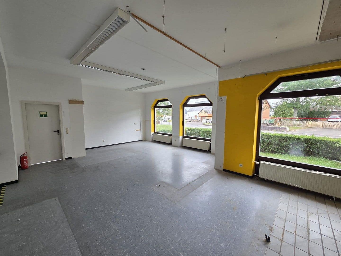 Prenájom kancelárie 140 m², Hauptstr. 68, Beuren (Hochwald), Porýnie-Falcko Prenájom kancelárie 140 m², Hauptstr. 68, Beuren (Hochwald), Porýnie-Falcko