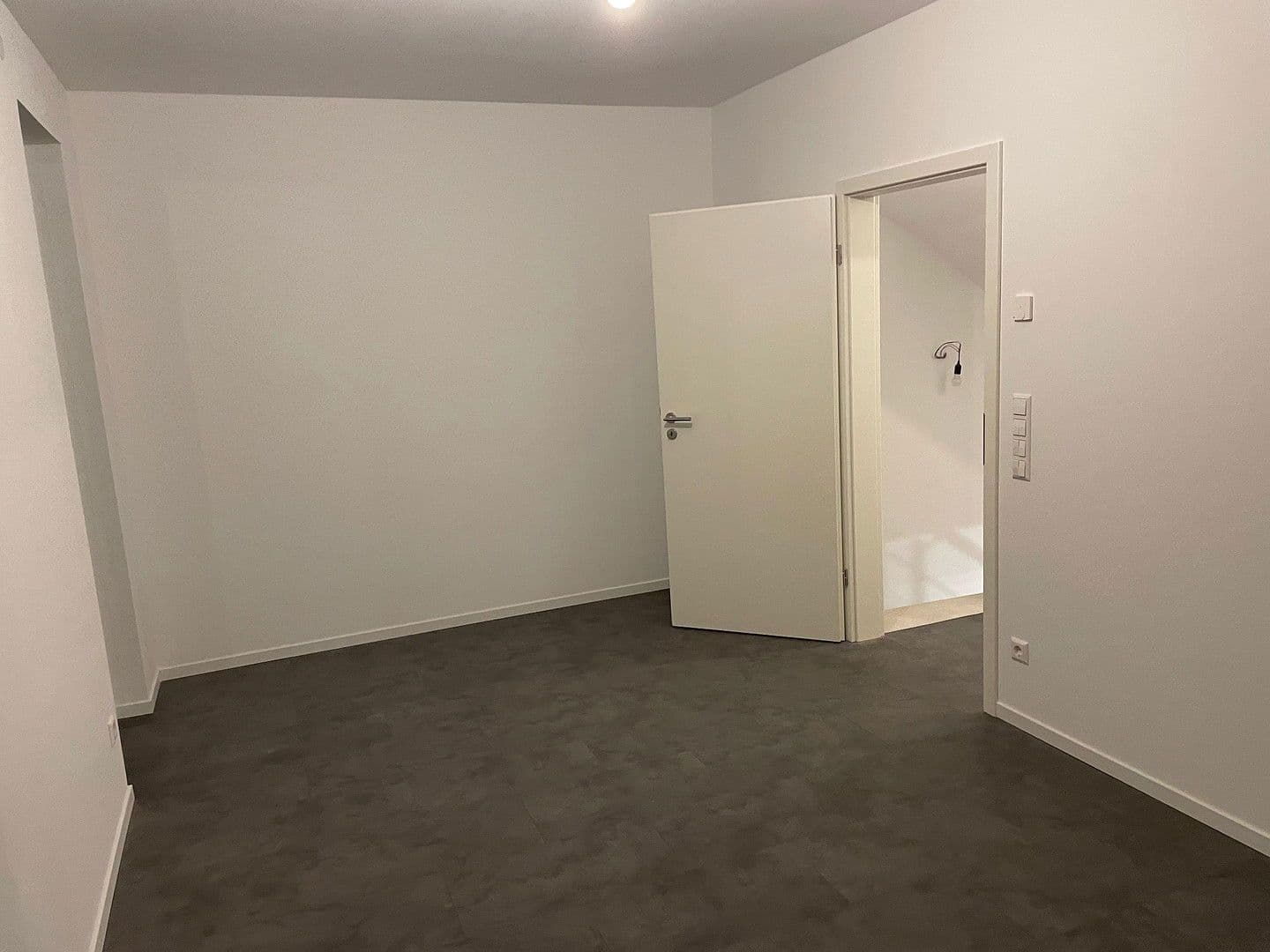 Predaj domu 150 m², pozemek 394 m², Enkenbacher Weg 106, Berlin, Berlín Predaj domu 150 m², pozemek 394 m², Enkenbacher Weg 106, Berlin, Berlín